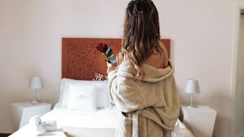 Grand Suite | Minibar, in-room safe, desk, laptop workspace