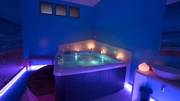 Banyera d'hidromassatge coberta