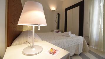 ห้องซูพีเรีย, ระเบียง | มินิบาร์, ตู้นิรภัยในห้องพัก, โต๊ะทำงาน, พื้นที่ทำงานแบบใช้แล็ปท็อป