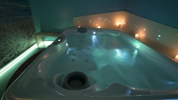 Indoor spa tub