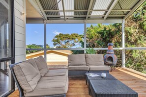 Zephyr Shores (2 Queen, 1 Tri-bunk and 1 Bunk)  | Terrace/patio