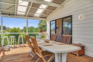 Zephyr Shores (2 Queen, 1 Tri-bunk and 1 Bunk)  | Terrace/patio