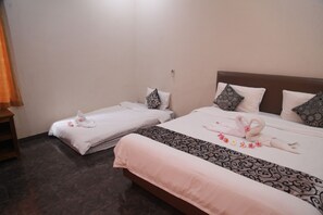 Familiekamer | 1 slaapkamer, een kluis op de kamer, een bureau