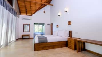 Superior-Doppelzimmer, 1 King-Bett, Balkon, Gartenblick | Hochwertige Bettwaren, Zimmersafe, Verdunkelungsvorhänge