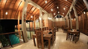 Café da manhã, almoço e jantar
