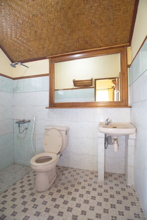 Bathroom - RedDoorz @ Tanjung Alam Hotel Lovina (Banjar)