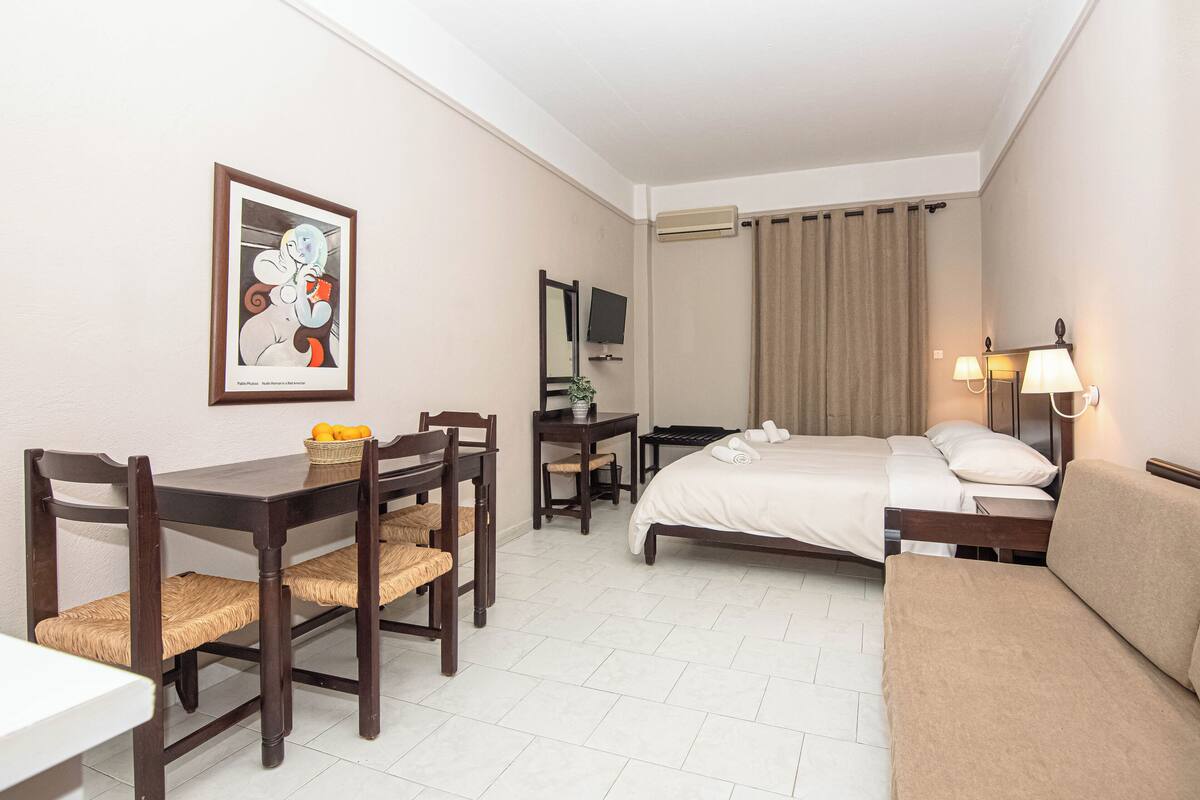 In-room safe, desk, WiFi (free), bed sheets