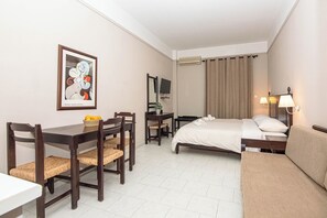 In-room safe, desk, free WiFi, bed sheets - Talos Hotel Apartments (Chania)