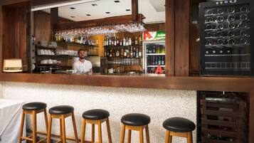 Bar (in der Unterkunft)