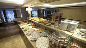 A buffet area with various food items and dishes displayed on a counter. - Grand Laleli Hotel (Istanbul)