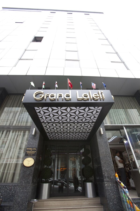 Property entrance - Grand Laleli Hotel (Istanbul)