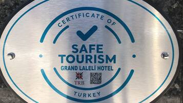 Certificado de turismo seguro para o Grand Lalehi Hotel na Turquia.