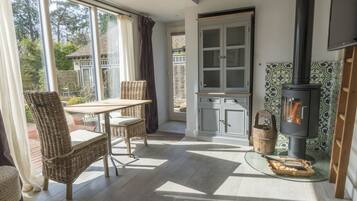 Superior Suite | Living area | 32-inch Smart TV with cable channels, DVD player