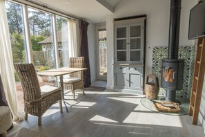 Living area - Daisybank Cottage (Brockenhurst)
