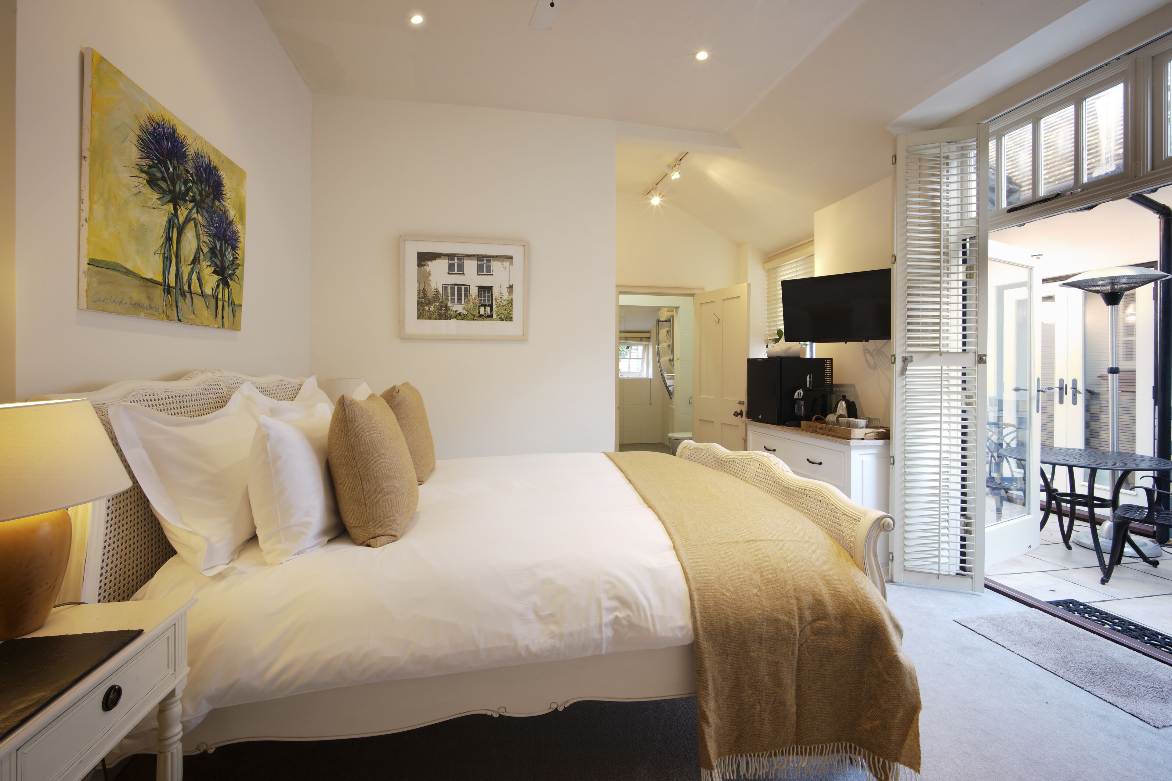 deluxe suite, 1 king bed | 1 bedroom, egyptian cotton sheets, premium bedding, memory-foam beds