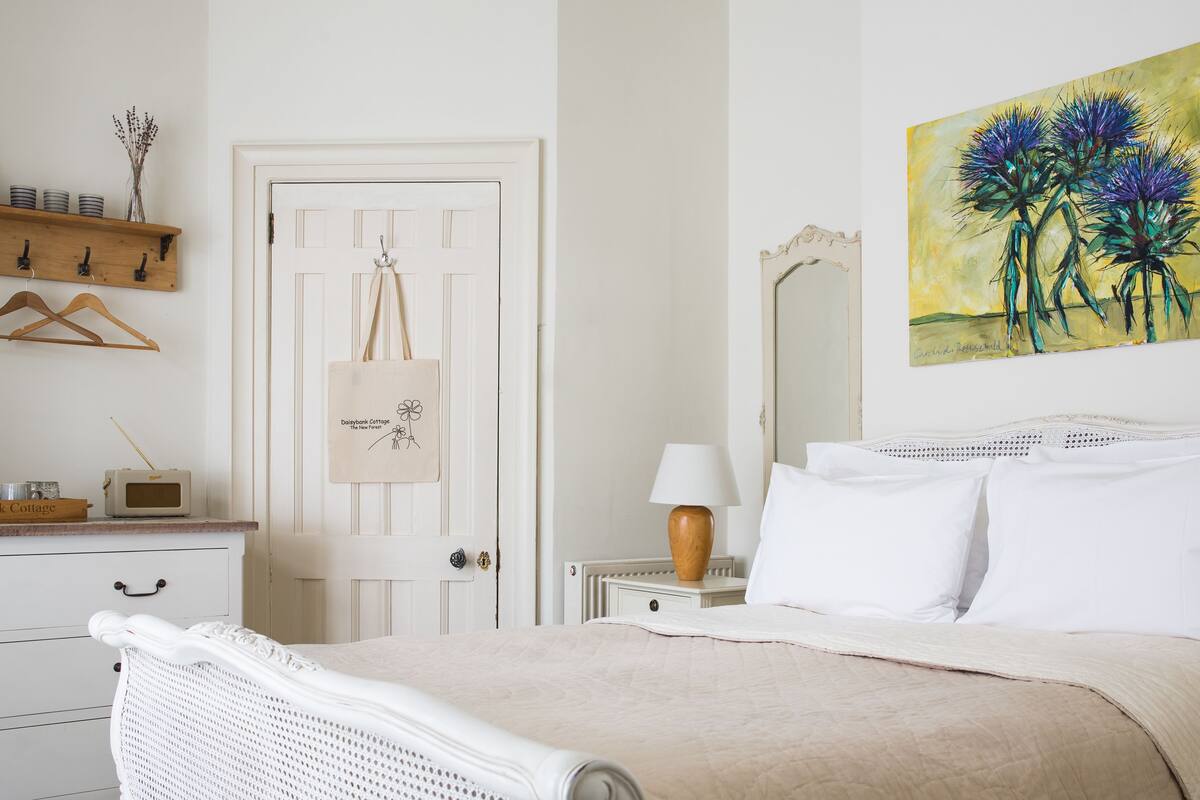 deluxe suite, 1 king bed | 1 bedroom, egyptian cotton sheets, premium bedding, memory-foam beds