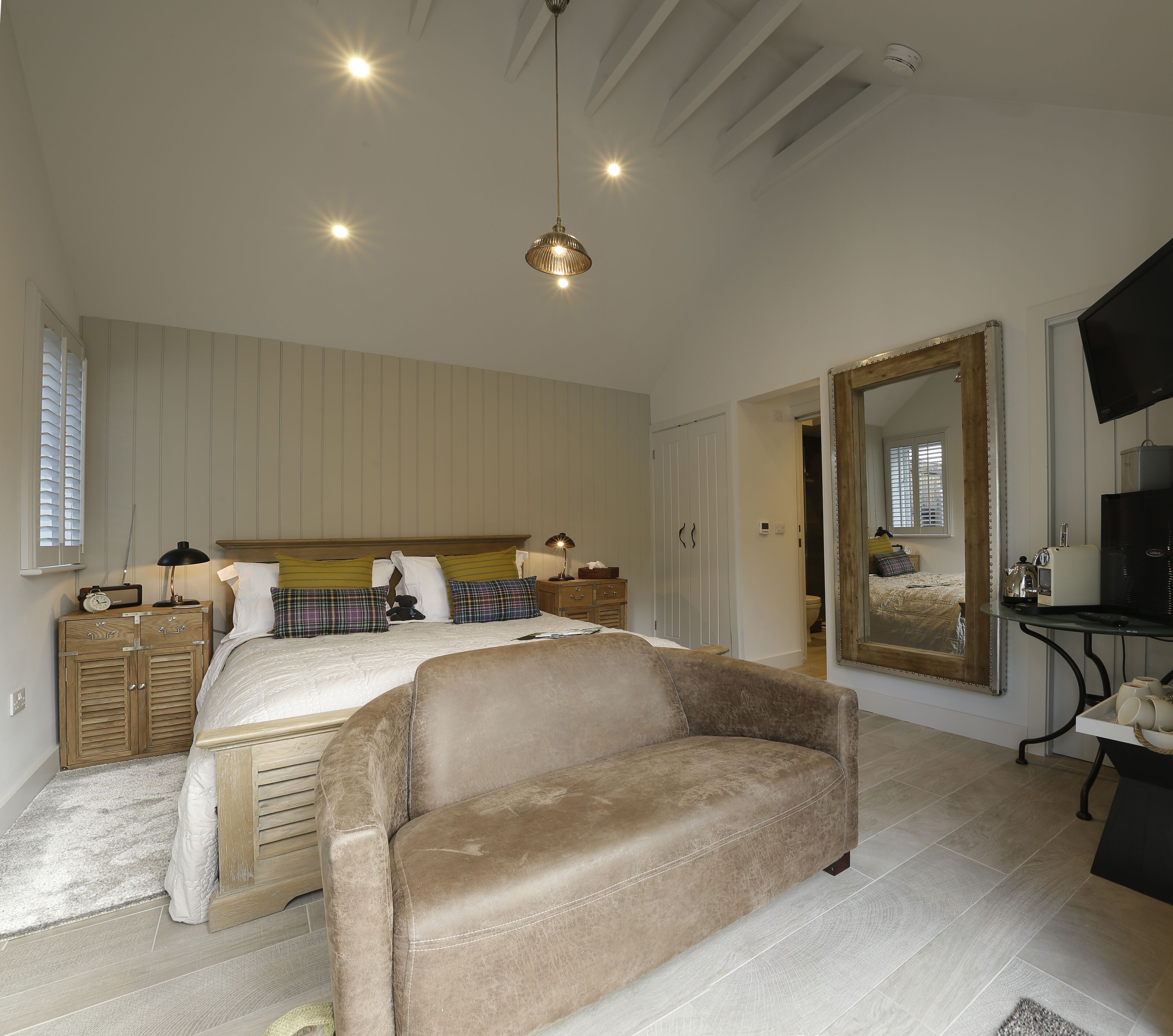 standard double room, 1 queen bed | 1 bedroom, egyptian cotton sheets, premium bedding, memory-foam beds