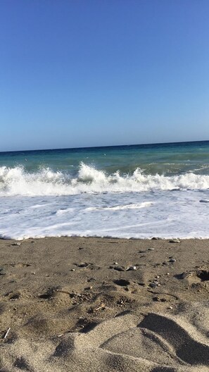 On the beach, white sand, beach towels, scuba diving - Hotel Internazionale (Finale Ligure)