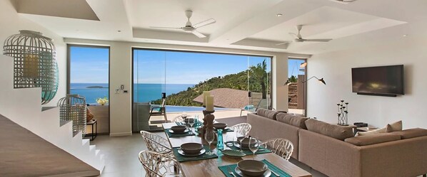 Villa, 3 chambres, piscine privée | Aire de séjour | Téléviseur au plasma