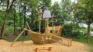 Children’s play area – outdoor
