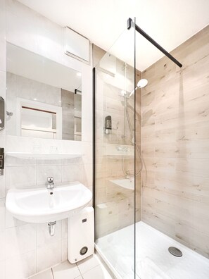 Family Room | Bathroom