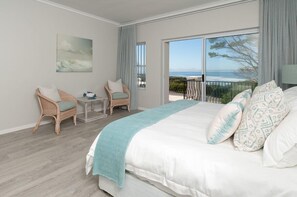 Villa, 5 Bedrooms | 1 bedroom, iron/ironing board, cribs/infant beds, free WiFi - On The Rocks (Hermanus)