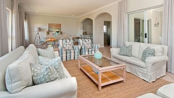 Villa, 5 Bedrooms | Living room | Flat-screen TV, fireplace