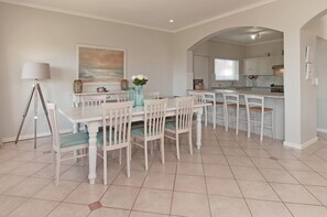 Villa, 5 chambres | Repas dans la chambre