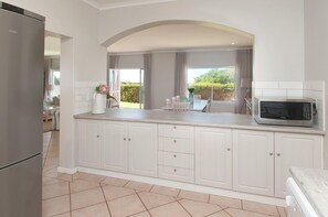 Villa, 5 Bedrooms | Private kitchen | Full-size fridge, microwave, oven, stovetop - On The Rocks (Hermanus)