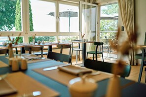 Frühstück (11 EUR pro Person)