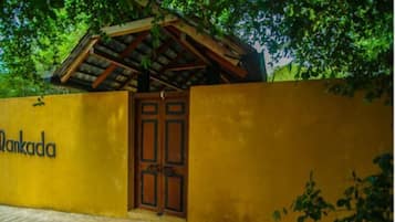 Pintu masuk properti