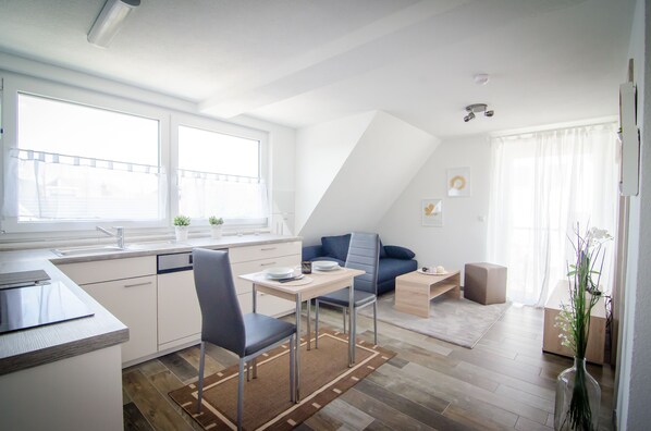 Deluxe-Apartment | Wohnbereich | Flachbildfernseher