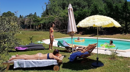 Outdoor pool, pool umbrellas, sun loungers