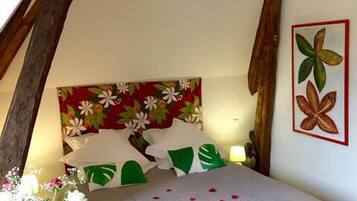 Literie de qualité supérieure, bureau, fer et planche à repasser