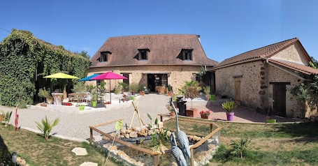 Courtyard view. Domaine de Potofayol