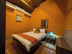 Luxe tweepersoonskamer (VIP) | Een bureau, gratis wifi