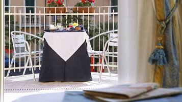 Camera Superior con letto matrimoniale o 2 letti singoli | Una cassaforte in camera, una scrivania, insonorizzazione