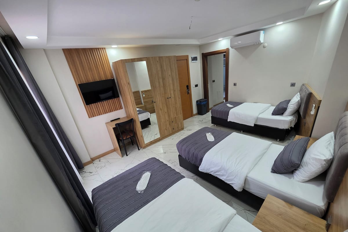 Suite Superior | Biancheria da letto di alta qualità, minibar, una scrivania