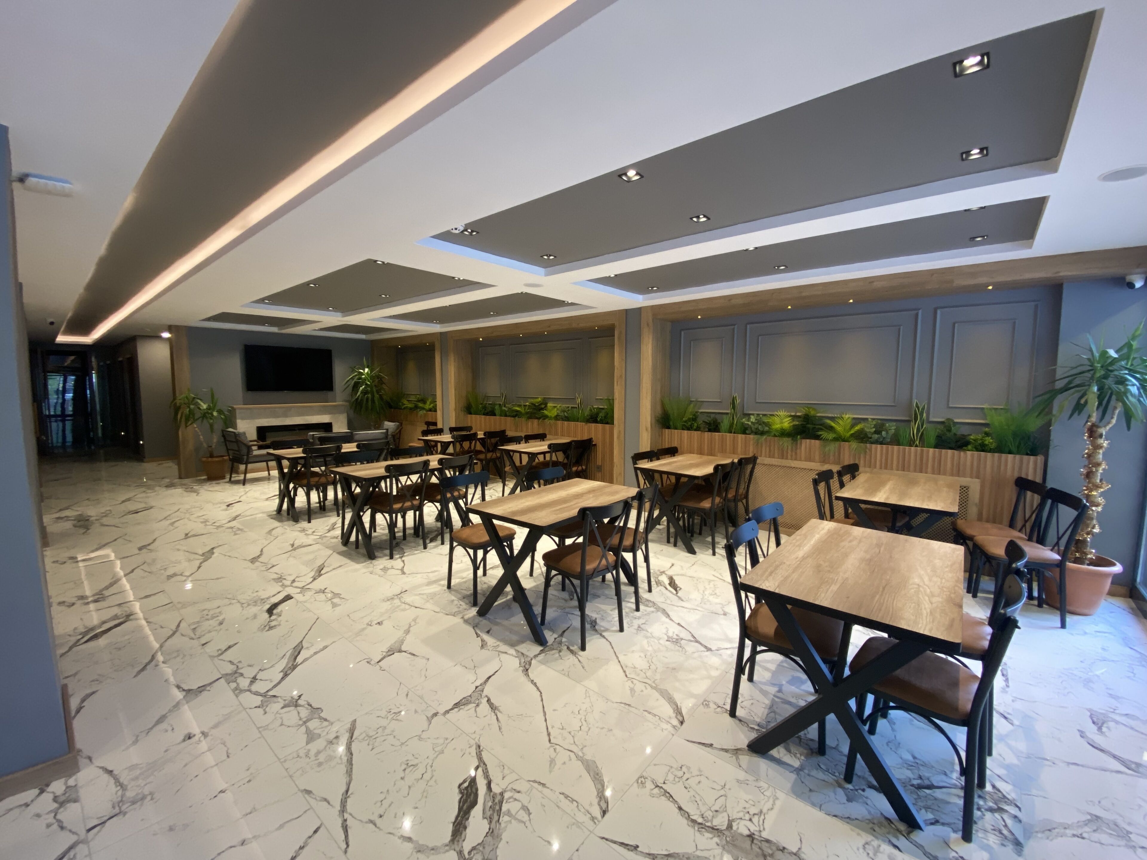 breakfast, lunch and dinner served