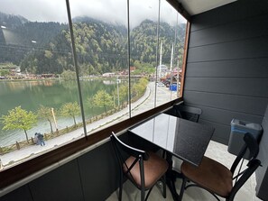 Premier Triple Room | Living area