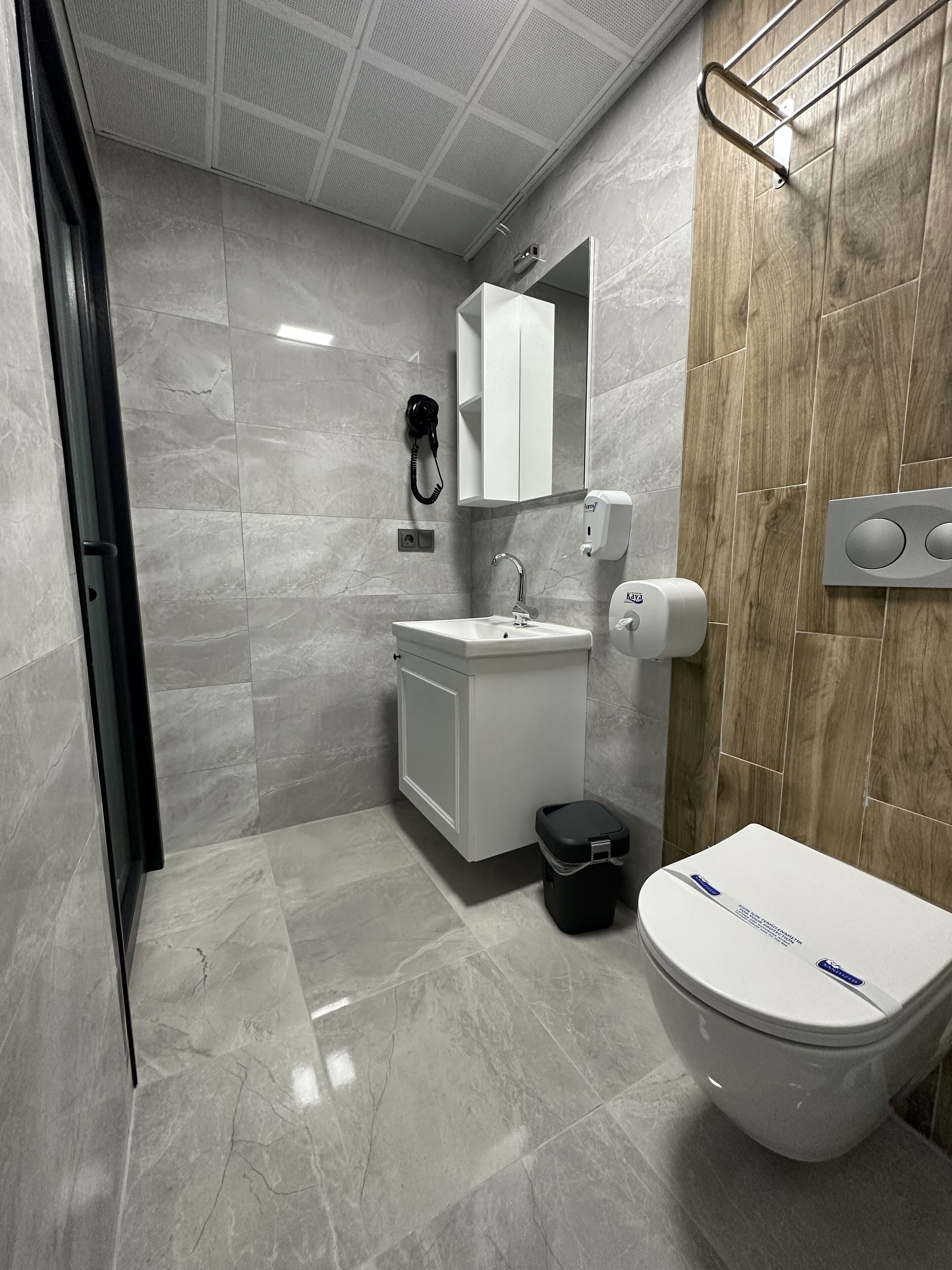 superior suite | bathroom | shower, hair dryer, slippers, towels