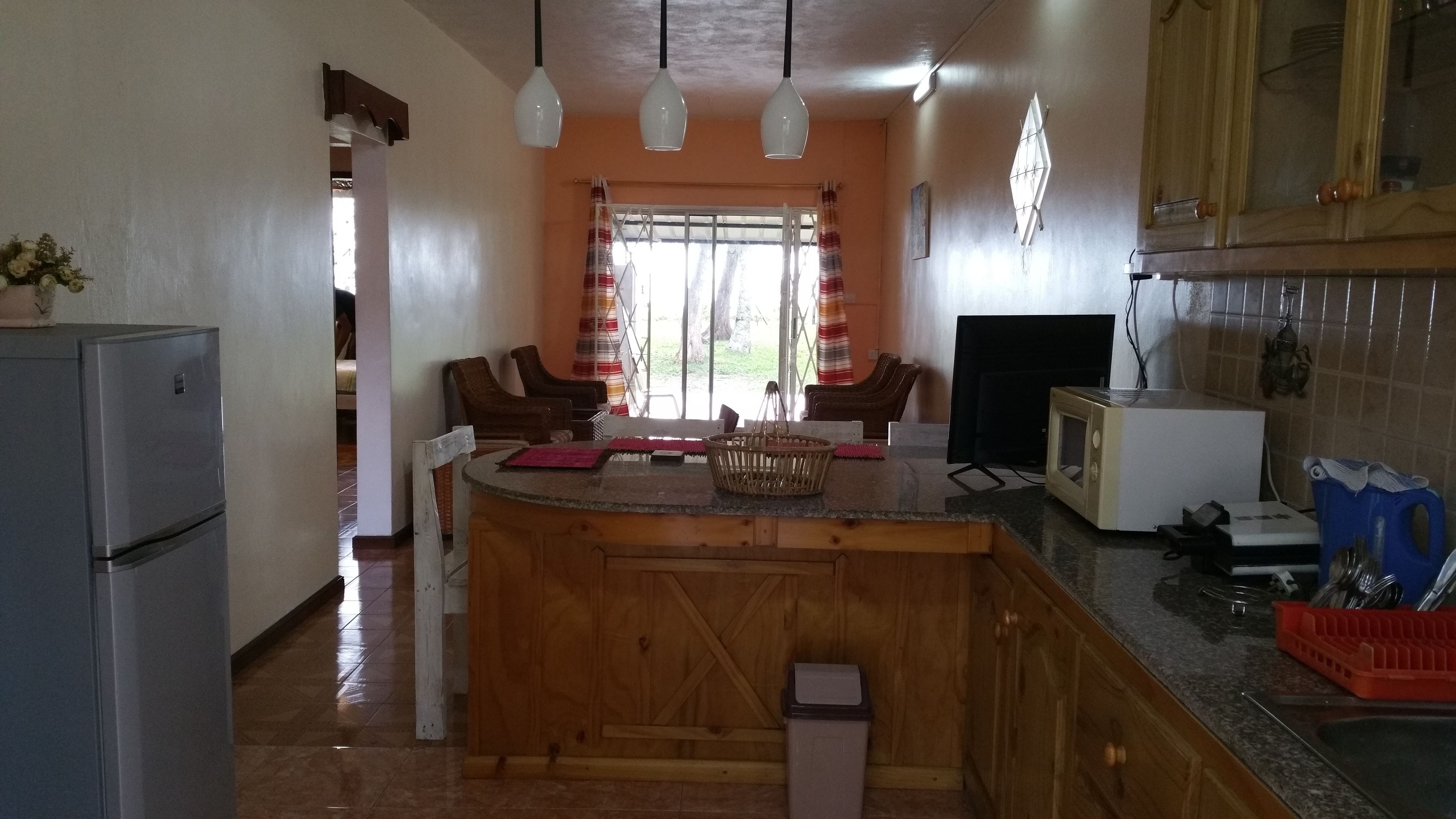 Bangalô família, várias camas, vista para o oceano, de frente para a praia | Cozinha privada | Geladeira, micro-ondas, fogão, cooktop