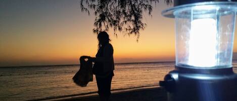 Fachada de la propiedad por la tarde o noche