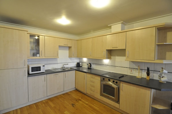 Deluxe Apartment, 1 Bedroom | Private kitchen