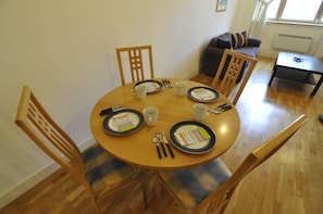 Deluxe Apartment, 1 Bedroom | In-room dining