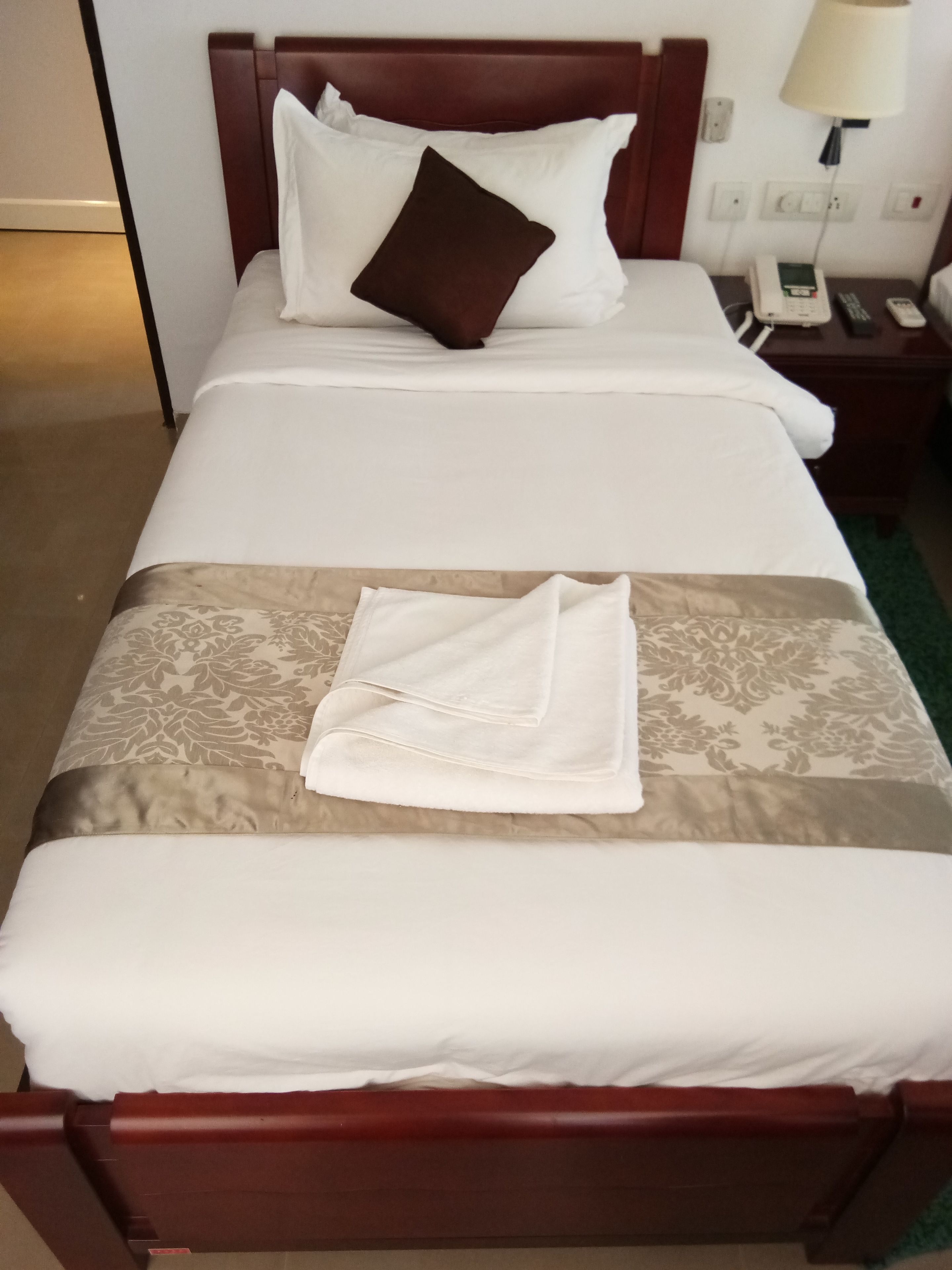 premium bedding, in-room safe, desk, soundproofing