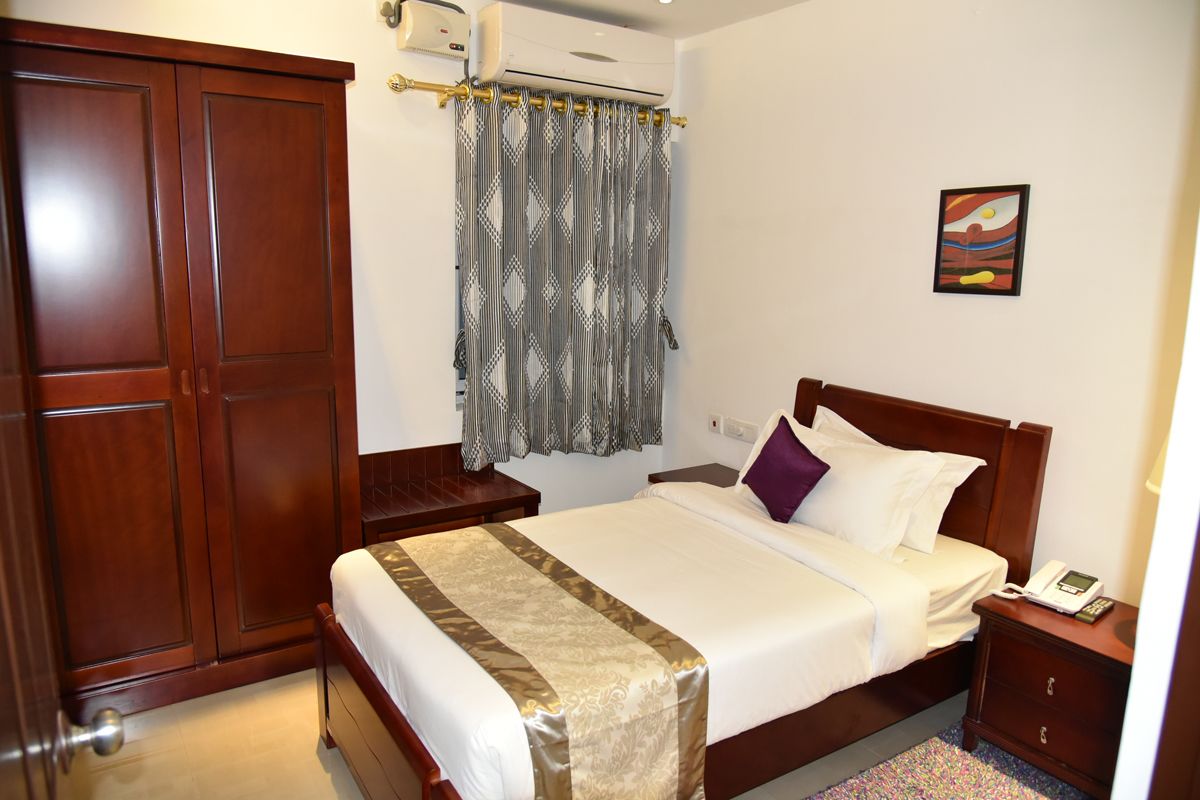 master bed room | premium bedding, in-room safe, desk, soundproofing