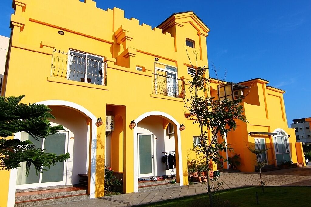 Vista frontal de la propiedad