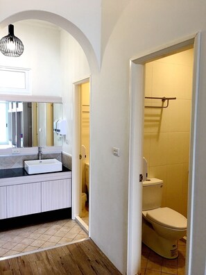 Muebles diferentes, cortinas blackout y wifi gratis