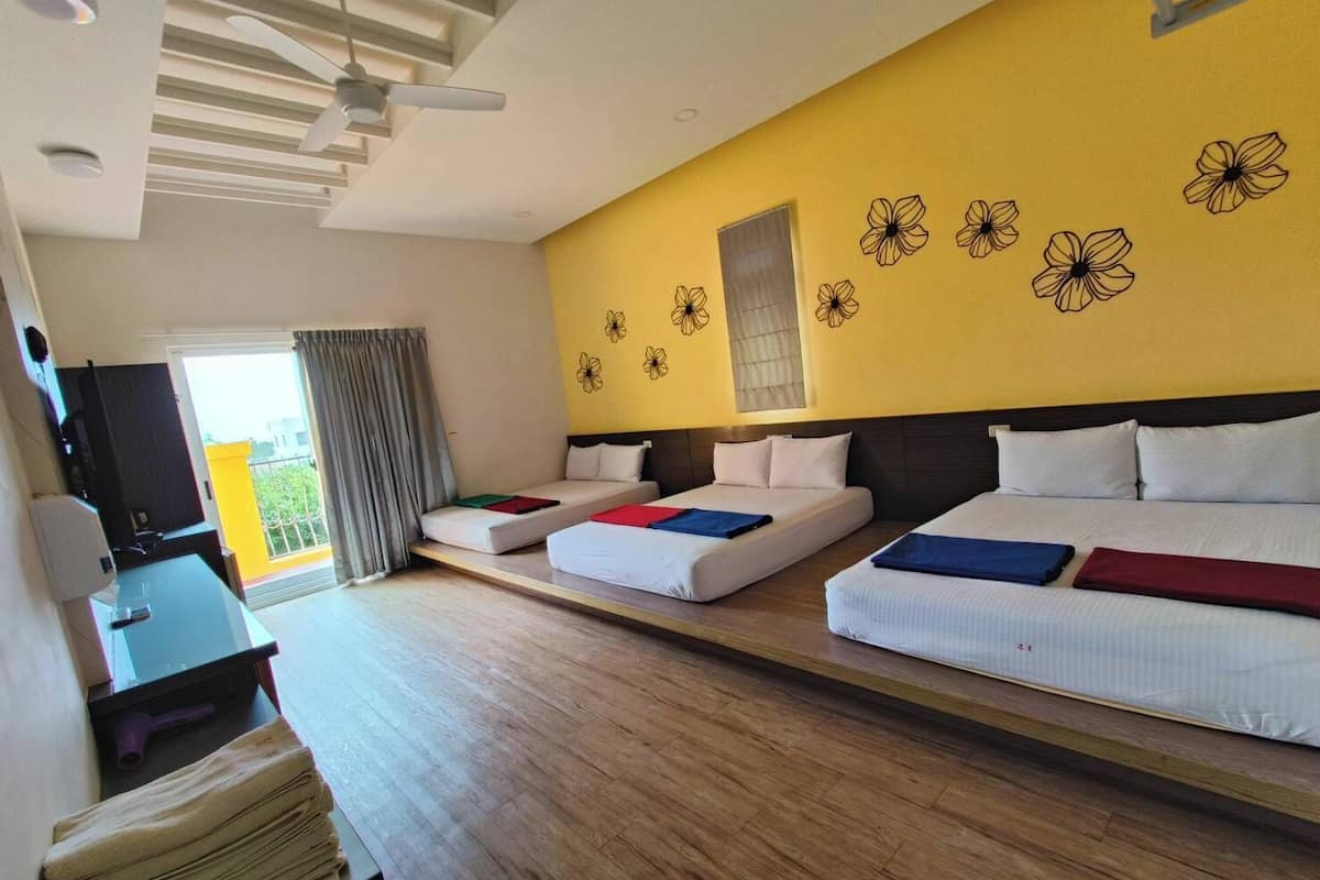 Family Suite, Multiple Beds, Courtyard View | Individually furnished, blackout drapes, free WiFi